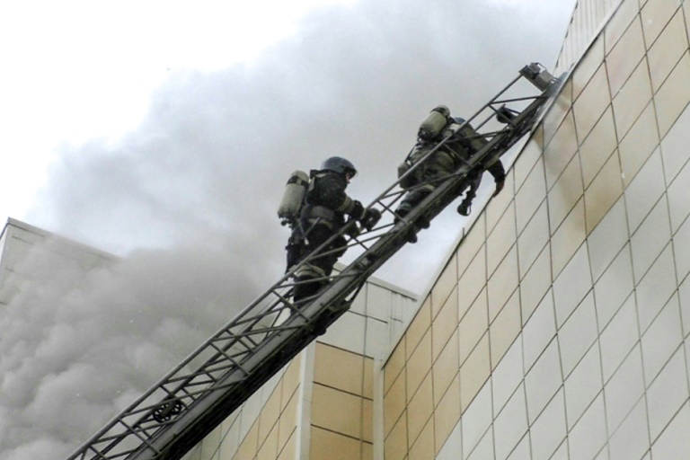 En Russie, au moins 64 morts dans l'incendie d'un centre commercial