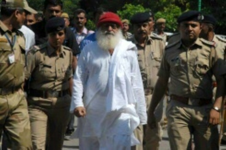 En Inde, prison à perpétuité pour l'influent gourou Asaram