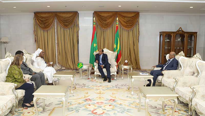 Le Président de la République reçoit la présidente et les membres de la CADHP Le Président de la République reçoit la présidente et les membres de la CADHP