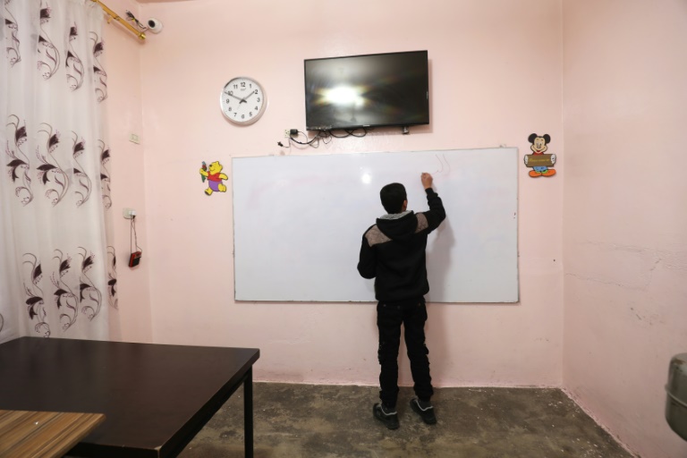En Syrie, "réparer les lionceaux du califat" par l'écoute et la "morale"