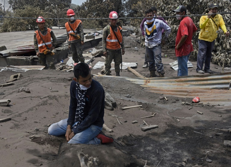 Volcan au Guatemala: le bilan s'alourdit à 109 morts, recherches suspendues