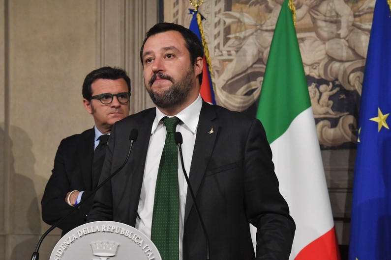 Migrants : l'Italie vent debout contre Macron