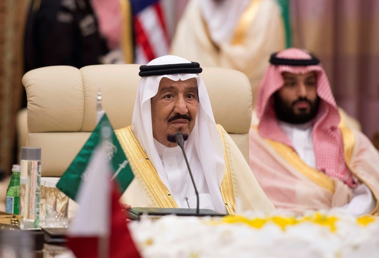 Pétrole: le roi d'Arabie saoudite d'accord pour augmenter la production (Trump)