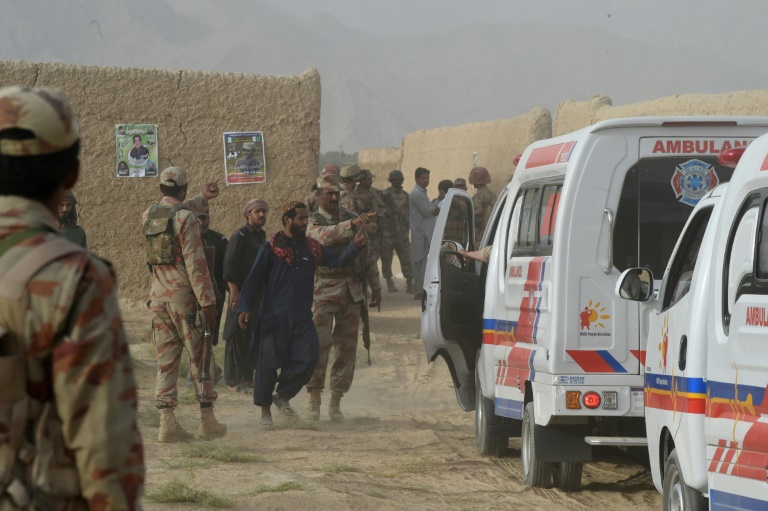Le Pakistan sous tension après un attentat meurtrier et l'arrestation de Nawaz Sharif