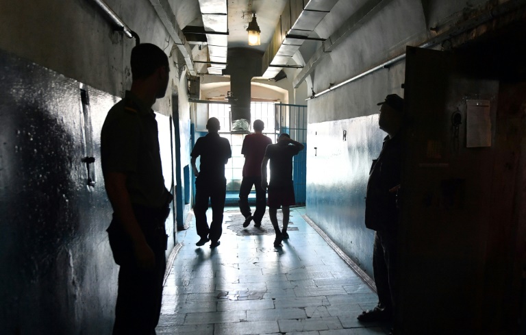 Dans les prisons d'Ukraine, des conditions désastreuses et peu de progrès