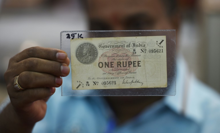 La roupie indienne atteint son plus bas niveau face au dollar à 70 roupies