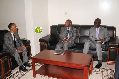 Le ministre chargé des Finances reçoit le représentant du FMI Le ministre chargé des Finances reçoit le représentant du FMI