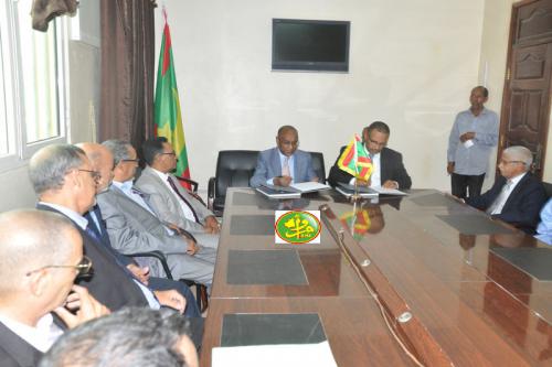 Signature d’une convention d’assurance maladie entre le ministère de la santé et le patronat