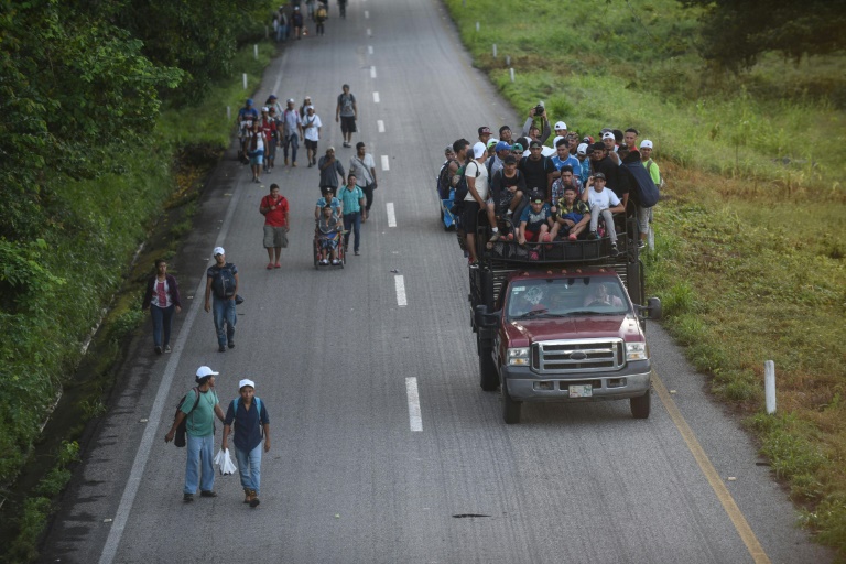 Face à l'avancée des migrants au Mexique, Trump va déployer l'armée à la frontière
