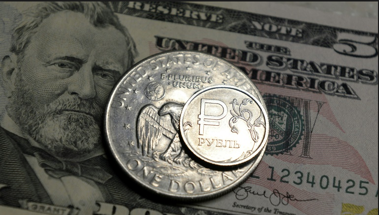 Face aux sanctions, la Russie veut se détacher du dollar