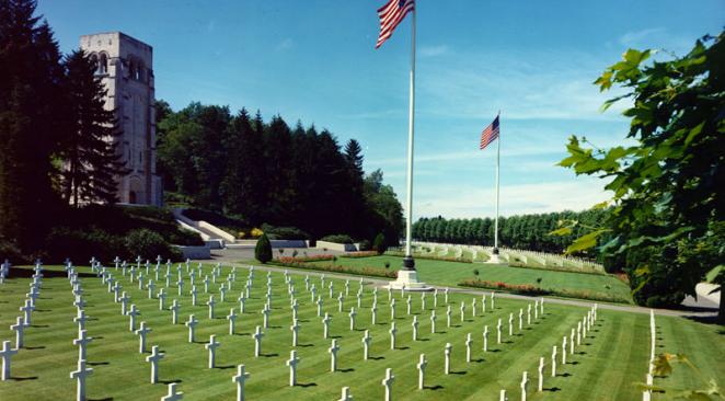 14-18: Trump annule la visite d'un cimetière américain, vives critiques