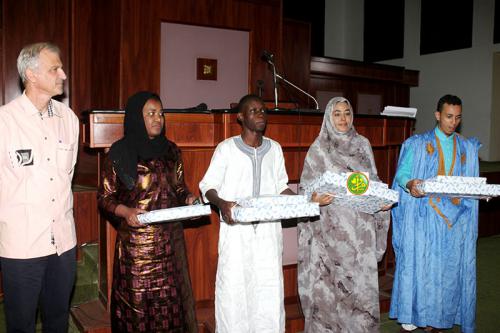 Remise de distinctions aux lauréats du concours sur la qualité et la simplicité des textes Remise de distinctions aux lauréats du concours sur la qualité et la simplicité des textes