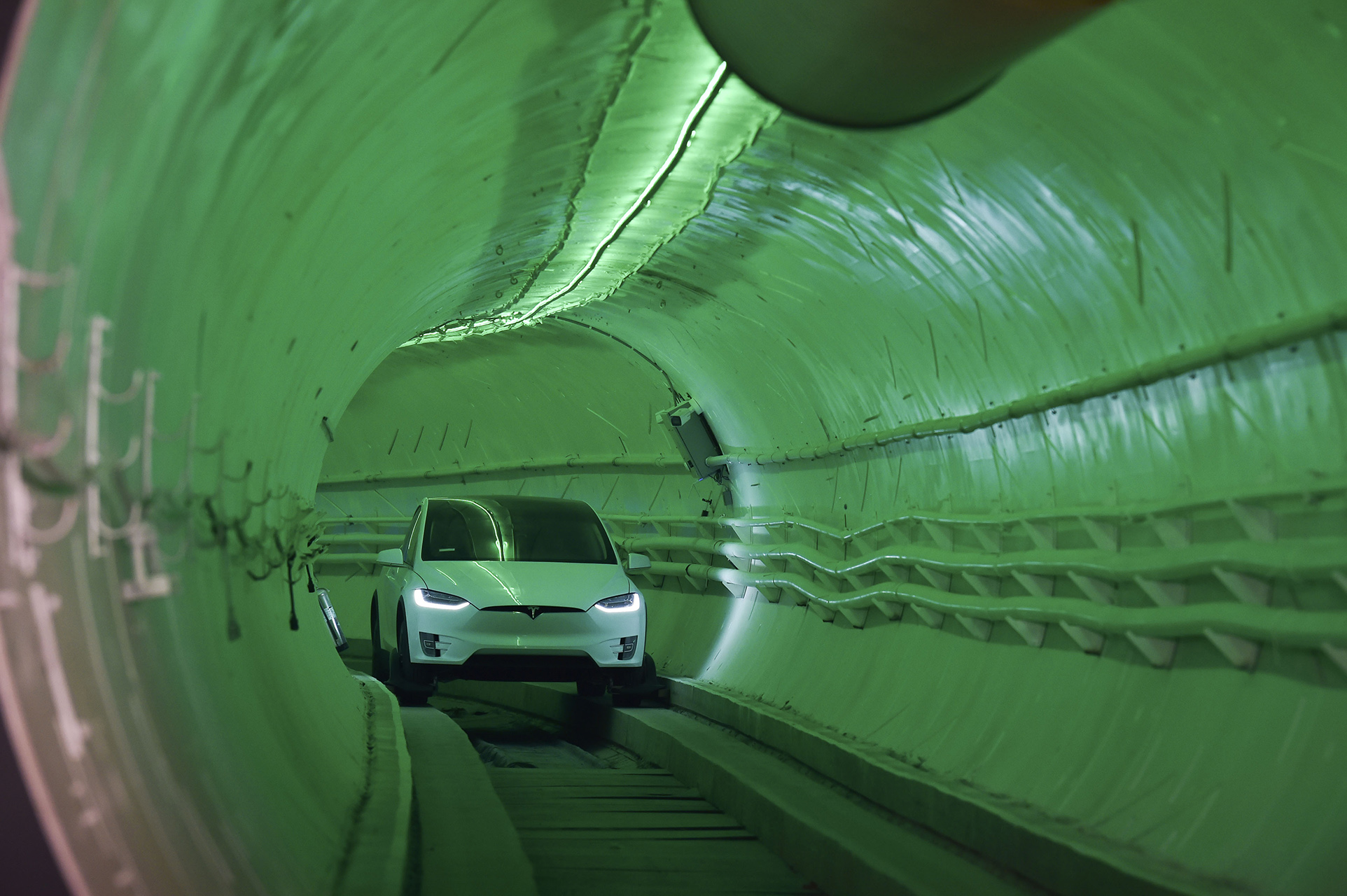 Los Angeles: Elon Musk dévoile un tunnel pour révolutionner les transports urbains