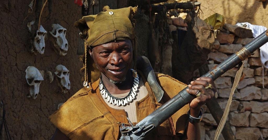 Mali: qui est Dan Nan Ambassagou, la milice accusée du massacre d'Ogossagou?