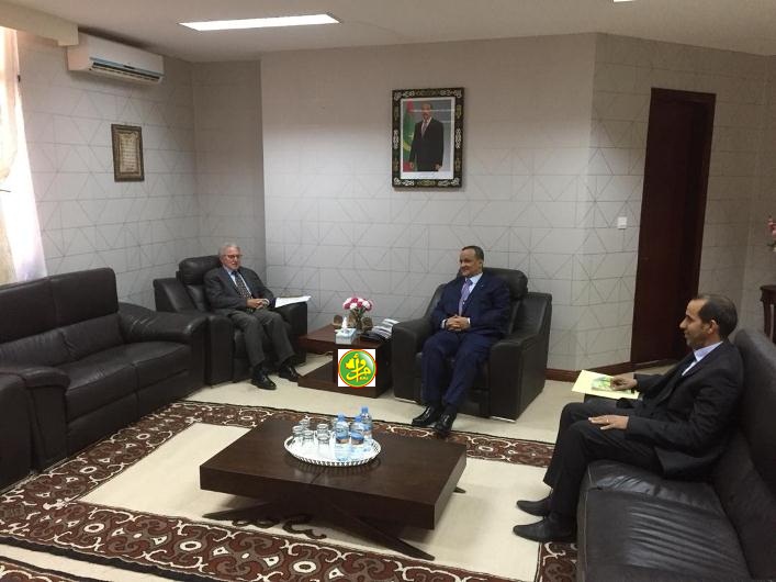 Le ministre des affaires étrangères et de la coopération reçoit l'ambassadeur d'Espagne en Mauritanie