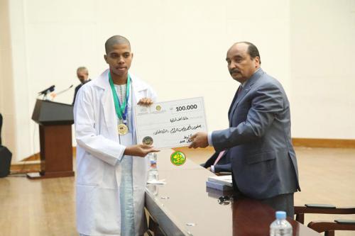Le Chef de l’État supervise la cérémonie de remise du prix du Président de la République pour les sciences 2019