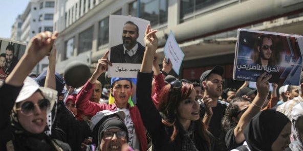 Maroc : des centaines de manifestants réclament la libération des détenus du Hirak
