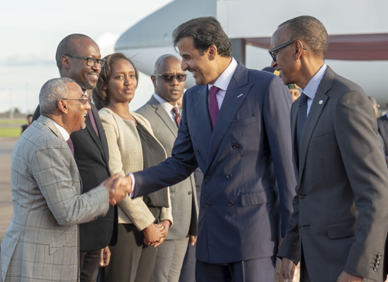 Moustapha Ould Liman Chaavi accueille l'émir du Qatar au Ruanda