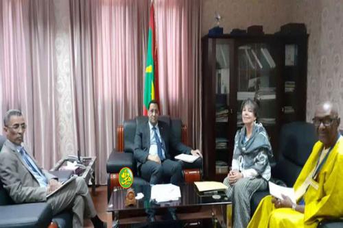 Le ministre de l'économie et des finances reçoit la représentante de la FAO en Mauritanie
