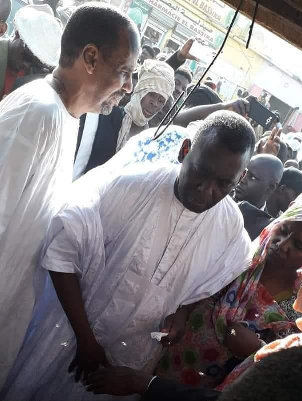 Un candidat s’informe des conditions dans les marchés de Nouakchott Un candidat s’informe des conditions dans les marchés de Nouakchott