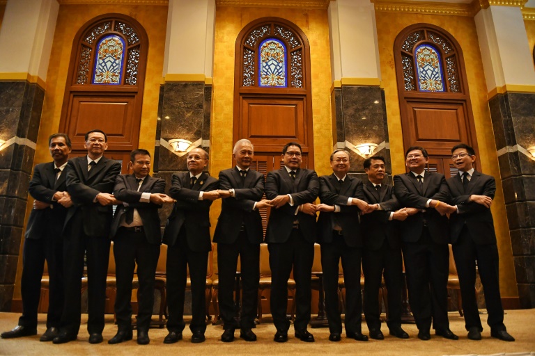 En Thaïlande, le chef de la junte conserve son poste de Premier ministre En Thaïlande, le chef de la junte conserve son poste de Premier ministre