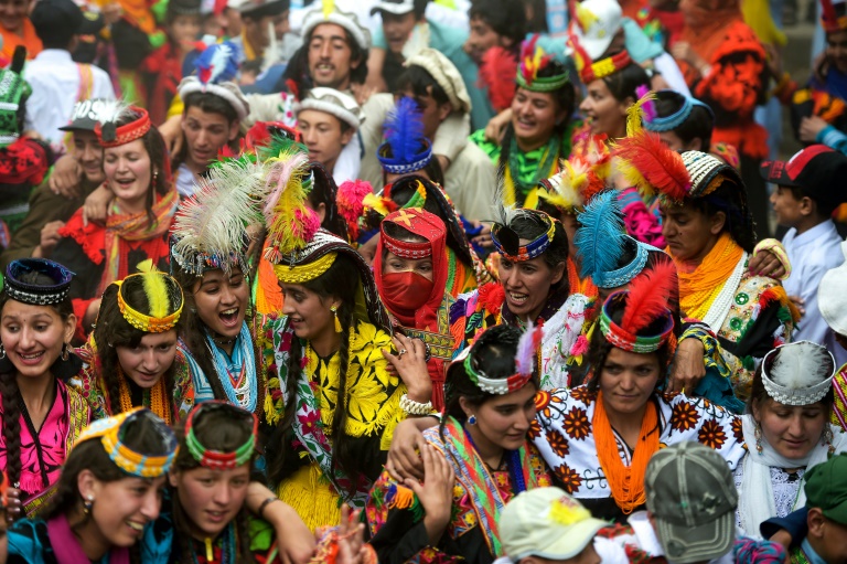 Au Pakistan, la minuscule minorité kalash à la merci du tourisme