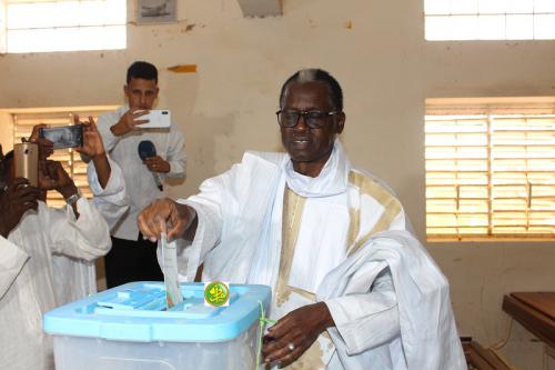 Le candidat Kane Hamidou Baba a voté au bureau 5 au collège de Tevrag-Zeina