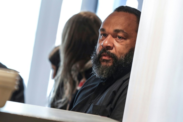 Fraude fiscale, abus de biens sociaux, blanchiment: Dieudonné condamné à deux ans de prison ferme
