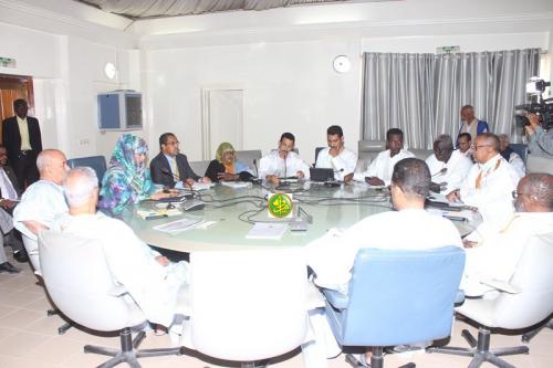 La commission des affaires économiques à l’Assemblée nationale discute le programme-contrat signé entre l’Etat mauritanien et la Société Nationale de forage et de puits