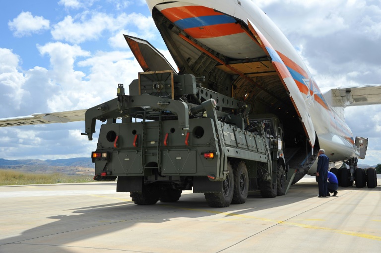 La Turquie reçoit une première livraison de missiles russes, Washington s'offusque