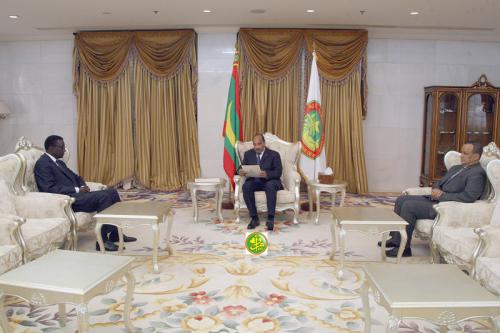 Le Président de la République reçoit un message écrit du Président sénégalais