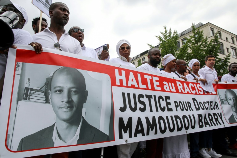 Enseignant guinéen tué à Rouen: 1.400 personnes à la marche blanche