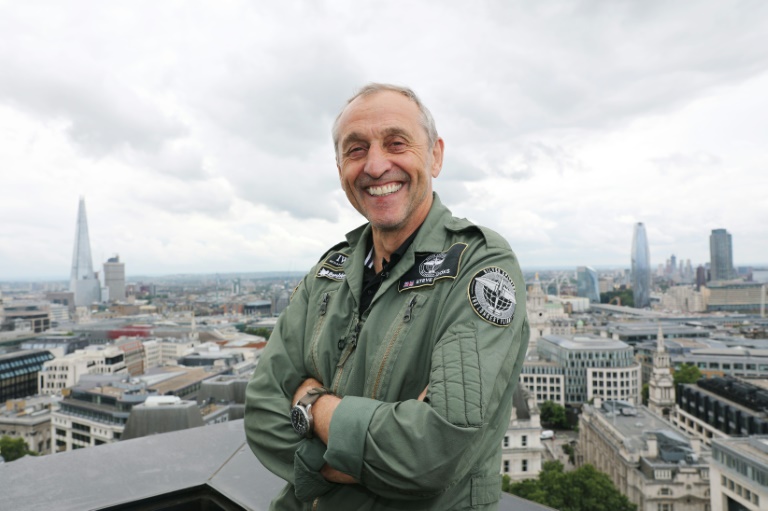 Deux Britanniques s'envolent pour le premier tour du monde en Spitfire