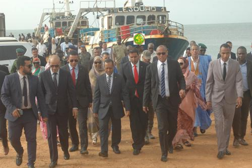 Des membres du gouvernement visitent le port de Tanit