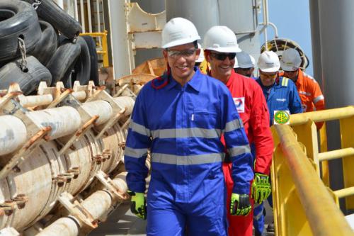 Le ministre du pétrole visite les installations du forage ‘’Pacific Santa Anna de la Cie Total