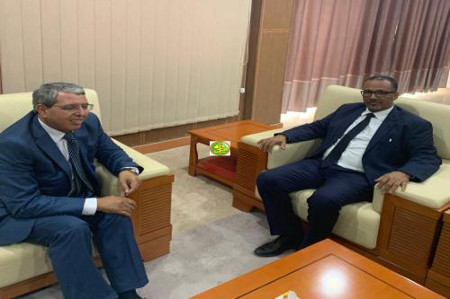 Le président de l'Union Nationale du Patronat Mauritanien passe en revue avec l'ambassadeur d'Algérie les moyens susceptibles de développer les relations bilatérales