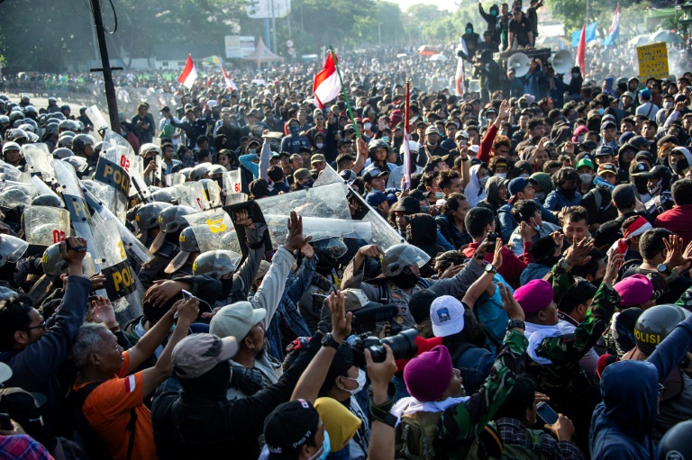 Indonésie: un deuxième étudiant meurt au cours d'une vague de manifestations Indonésie: un deuxième étudiant meurt au cours d'une vague de manifestations
