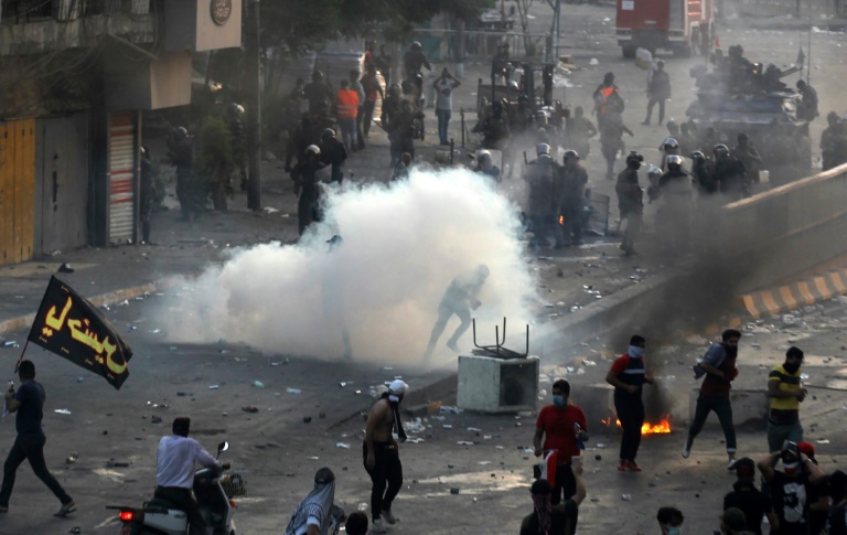 Irak: nouveaux tirs à Bagdad malgré le couvre-feu au 3e jour de manifestations Irak: nouveaux tirs à Bagdad malgré le couvre-feu au 3e jour de manifestations