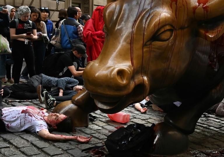 Climat: Extinction Rebellion manifeste à travers le monde, arrestations en série