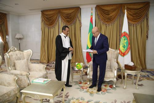 Le Président de la République reçoit le rapport général annuel de la cours des comptes Le Président de la République reçoit le rapport général annuel de la cours des comptes