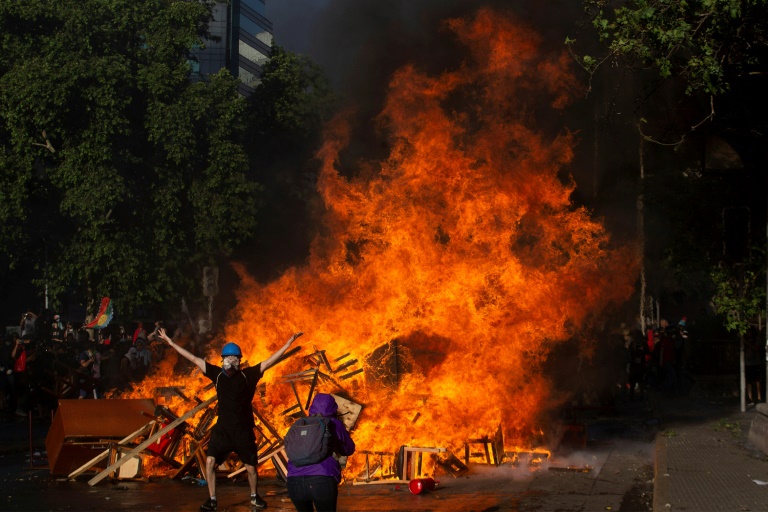 Chili: le président remanie son gouvernement, nouvelles violences