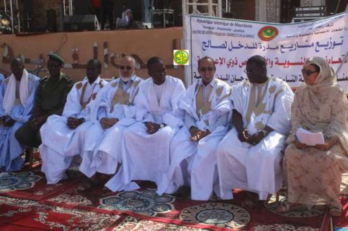 Chinguetti : Remise d’équipement et des montants en espèces aux coopératives féminines et personnes ayant des besoins spécifiques Chinguetti : Remise d’équipement et des montants en espèces aux coopératives féminines et personnes ayant des besoins spécifiques