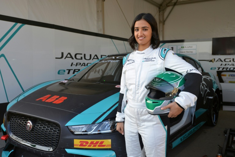 Reema Juffali, première Saoudienne en course automobile à domicile