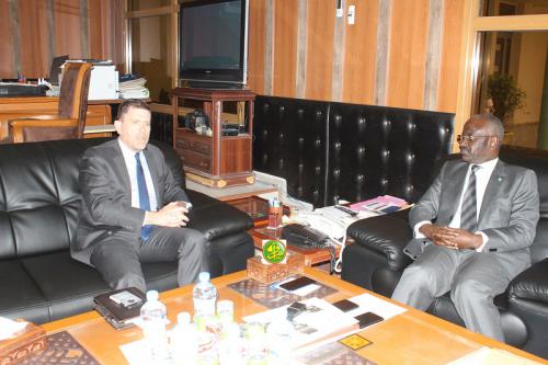 Le ministre de l’intérieur s’entretient avec l’ambassadeur d’Amérique en Mauritanie