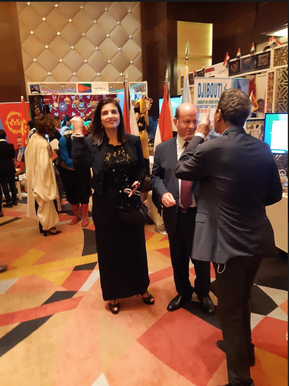 La journée africaine éclaire la nuit au Koweït. La journée africaine éclaire la nuit au Koweït.