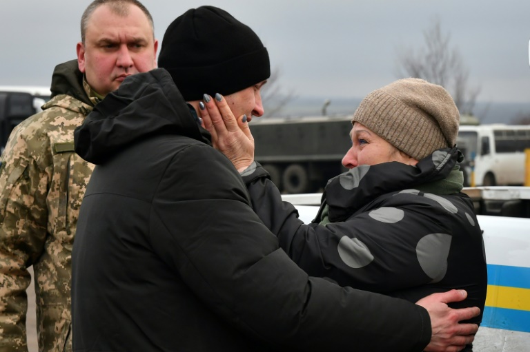 En Ukraine, échange massif de prisonniers entre Kiev et séparatistes