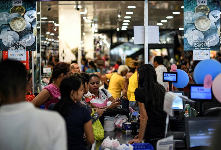 Venezuela: "cinq heures" de queue pour payer avec la cryptomonnaie nationale