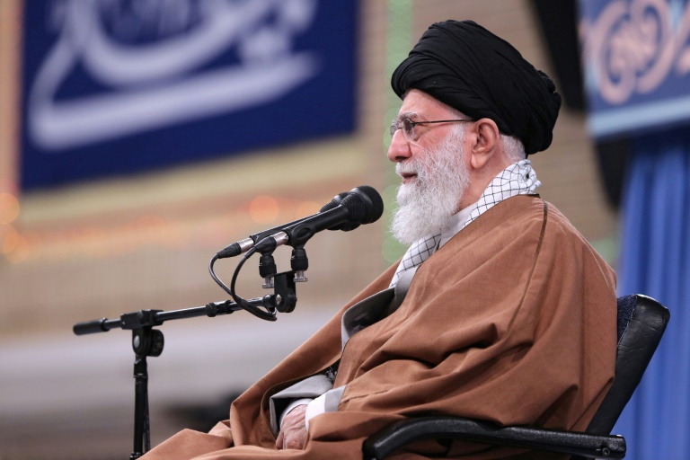 Raids américains en Irak: Khamenei condamne la "malveillance" de Washington