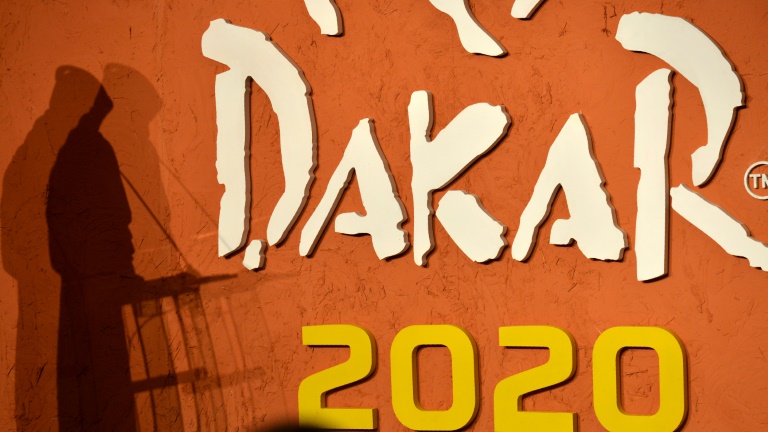 Le Dakar s'élance sur les pistes controversées d'Arabie saoudite