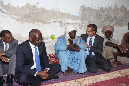 Le Premier ministre présente les condoléances du Président de la République à une famille qui a perdu cinq enfants dans un incendie